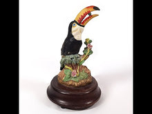 Cargar y reproducir el video en el visor de la galería, Antigua Figura Tucán Porcelana Musical Coleccionable Vintage