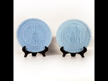 Cargar y reproducir el video en el visor de la galería, Antiguos Par Platos Fenton Cristal Celeste Federation Womens Clubs