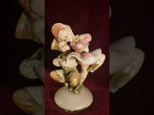 Cargar y reproducir el video en el visor de la galería, Antiguo Adorno Figura Pareja Baile Tradicional Ruso