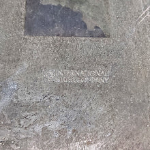 Cargar imagen en el visor de la galería, Antigua Bandeja de Servicio Baño Plata Estilo Barroco Vintage
