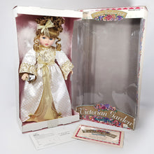 Cargar imagen en el visor de la galería, Muñeca Ángel Porcelana Joy Victorian Garden Coleccionable
