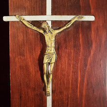 Cargar imagen en el visor de la galería, Figura Recuadro Antiguo con Cristo en baño de oro
