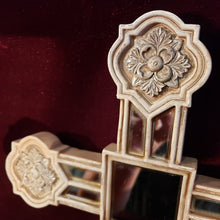 Cargar imagen en el visor de la galería, Cruz Vintage de Espejos y Pasta, estilo Antiguo
