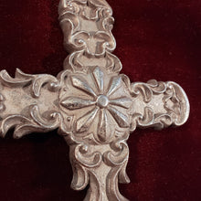 Cargar imagen en el visor de la galería, Cruz Estilo Antiguo Coleccionable, de pasta de resina
