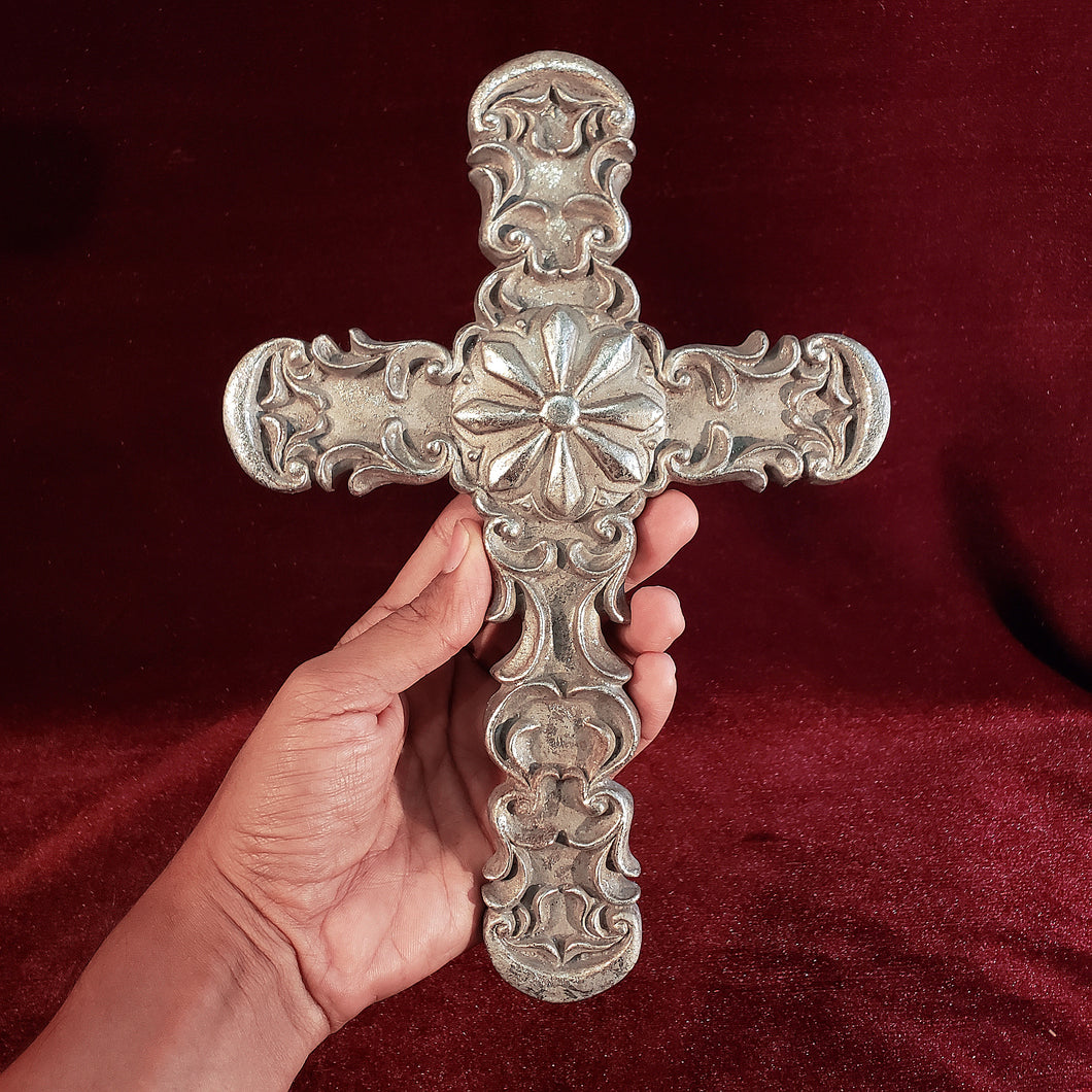 Cruz Estilo Antiguo Coleccionable, de pasta de resina