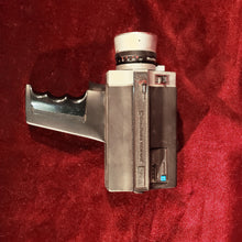 Cargar imagen en el visor de la galería, Camara Vintage 8 mm Bell and Howell Focus Matic 671 / XL
