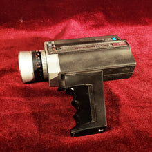 Cargar imagen en el visor de la galería, Camara Vintage 8 mm Bell and Howell Focus Matic 671 / XL
