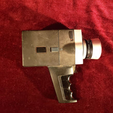 Cargar imagen en el visor de la galería, Camara Vintage 8 mm Bell and Howell Focus Matic 671 / XL
