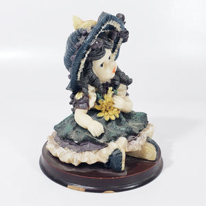 Antigua Figura de Niña estilo Victoriano, de Pasta de Resina