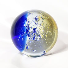 Cargar imagen en el visor de la galería, Esfera de Cristal con Burbujas, Bola Cristal Relajante, 6.8 kg
