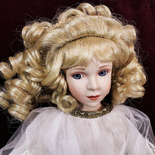 Cargar imagen en el visor de la galería, Muñeca Fina Coleccionable de Porcelana Ashton Drake Galleries
