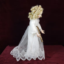 Cargar imagen en el visor de la galería, Muñeca Fina Coleccionable de Porcelana Ashton Drake Galleries
