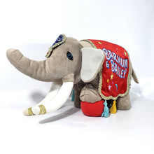 Cargar imagen en el visor de la galería, Coleccionable Elefante Peluche Barnum Bailey Ringling Bros
