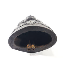 Cargar imagen en el visor de la galería, Campana Indonesia Madera Tallada, Dama Tradicional, 19 Cm
