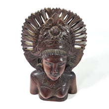 Cargar imagen en el visor de la galería, Figura Madera Tallada Balinesa Dama Tradicional Indonesia
