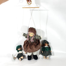 Cargar imagen en el visor de la galería, Antiguas Muñecas De Porcelana Y Trapo Coleccionables
