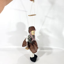 Cargar imagen en el visor de la galería, Antiguas Muñecas De Porcelana Y Trapo Coleccionables
