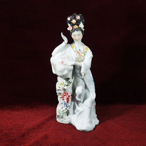 Antigua Figura Escultura Porcelana Geisha Japonesa en Roca