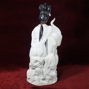 Antigua Figura Escultura Porcelana Geisha Japonesa en Roca