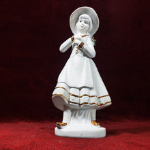 Cargar imagen en el visor de la galería, Antigua Figura Porcelana Campesina Flores Montefiori Collection
