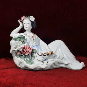 Antiguo Figura Geisha Porcelana Grande con Flores, 2 kg