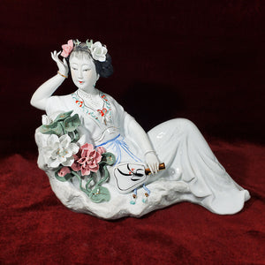 Antiguo Figura Geisha Porcelana Grande con Flores, 2 kg