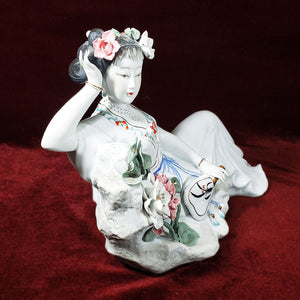 Antiguo Figura Geisha Porcelana Grande con Flores, 2 kg