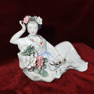 Antiguo Figura Geisha Porcelana Grande con Flores, 2 kg