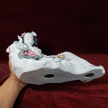 Cargar imagen en el visor de la galería, Antiguo Figura Geisha Porcelana Grande con Flores, 2 kg
