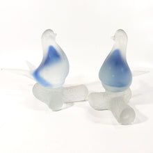Cargar imagen en el visor de la galería, Par Esculturas Figura Pareja Palomas Cristal Frosted Opacado
