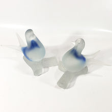 Cargar imagen en el visor de la galería, Par Esculturas Figura Pareja Palomas Cristal Frosted Opacado
