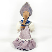 Cargar imagen en el visor de la galería, Coleccionable Souvenir Muñeca Rusa Traje Típico Kokoshnik
