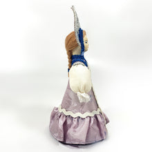 Cargar imagen en el visor de la galería, Coleccionable Souvenir Muñeca Rusa Traje Típico Kokoshnik

