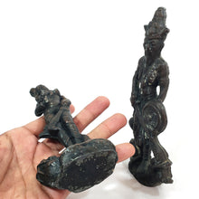 Cargar imagen en el visor de la galería, Par Figuras Antiguas Guerreros Orientales sobre Pez Dragón
