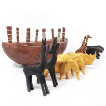 Cargar imagen en el visor de la galería, Figura Escultura Vintage Arca de Noé Animales Tallada en Madera

