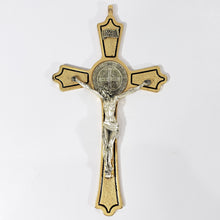 Cargar imagen en el visor de la galería, Crucifijo Medalla San Benito Dorado Plateado Vintage 19 cm Italiano

