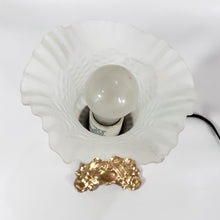 Cargar imagen en el visor de la galería, Lámpara de Mesa Antigua Deco Barroco Metal Vintage Dorada
