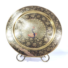 Cargar imagen en el visor de la galería, Antiguo Plato Decorativo Pavo Real Cobre India Grabado 29 cm
