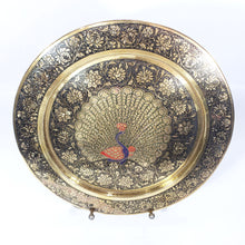 Cargar imagen en el visor de la galería, Antiguo Plato Decorativo Pavo Real Cobre India Grabado 29 cm
