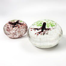 Cargar imagen en el visor de la galería, Par Pisapapeles Vintage Cristal Murano Árboles Hechos a Mano
