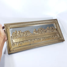 Cargar imagen en el visor de la galería, Recuadro Espejo Vintage Última Cena en Relieve Plástico Dorado
