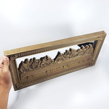Cargar imagen en el visor de la galería, Recuadro Espejo Vintage Última Cena en Relieve Plástico Dorado
