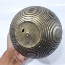 Cargar imagen en el visor de la galería, Florero Antiguo Bronce Esmaltado Recipiente Esfera Vintage
