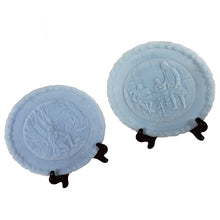 Cargar imagen en el visor de la galería, Antiguos Par Platos Fenton Cristal Celeste Federation Womens Clubs
