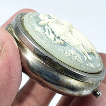Cargar imagen en el visor de la galería, Antiguo Pastillero Camafeo Latón Resina 60s Vintage Pequeño
