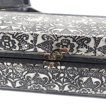 Cargar imagen en el visor de la galería, Par de Cofres, Baúles o Cajas Artesanales con Cubierta de Repujado
