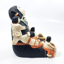 Cargar imagen en el visor de la galería, Antigua Escultura Pequeña Mujer Tradicional Hopi Artesanía

