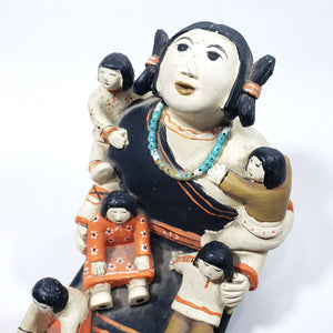 Antigua Escultura Pequeña Mujer Tradicional Hopi Artesanía