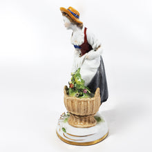 Cargar imagen en el visor de la galería, Figura Porcelana Antigua Alemana Plaue Schierholz Campesina
