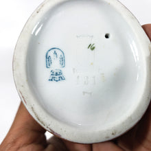 Cargar imagen en el visor de la galería, Figura Porcelana Antigua Alemana Plaue Schierholz Campesina
